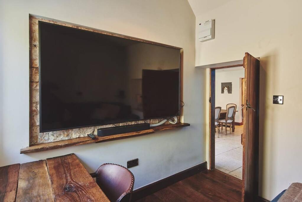 Large Stylish Luxury Cotswold Cottage - Ideal For Families, W/ Ev Charging أندوفيرسفورد المظهر الخارجي الصورة